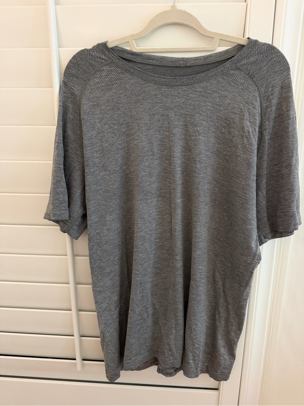Lululemon men’s metal vent tech tee